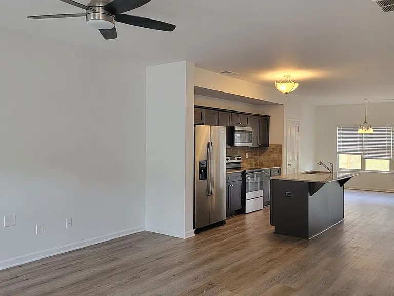 1576 Iris Walk — Photo 3