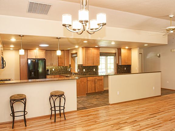 4th image of 5611 Whispering Pines St NE