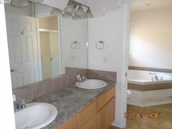 5th image of 6303 NE 59th Ct