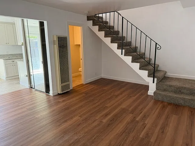 2 bed, 1.5 bath, 900 sqft, $2,800 — Photo 2