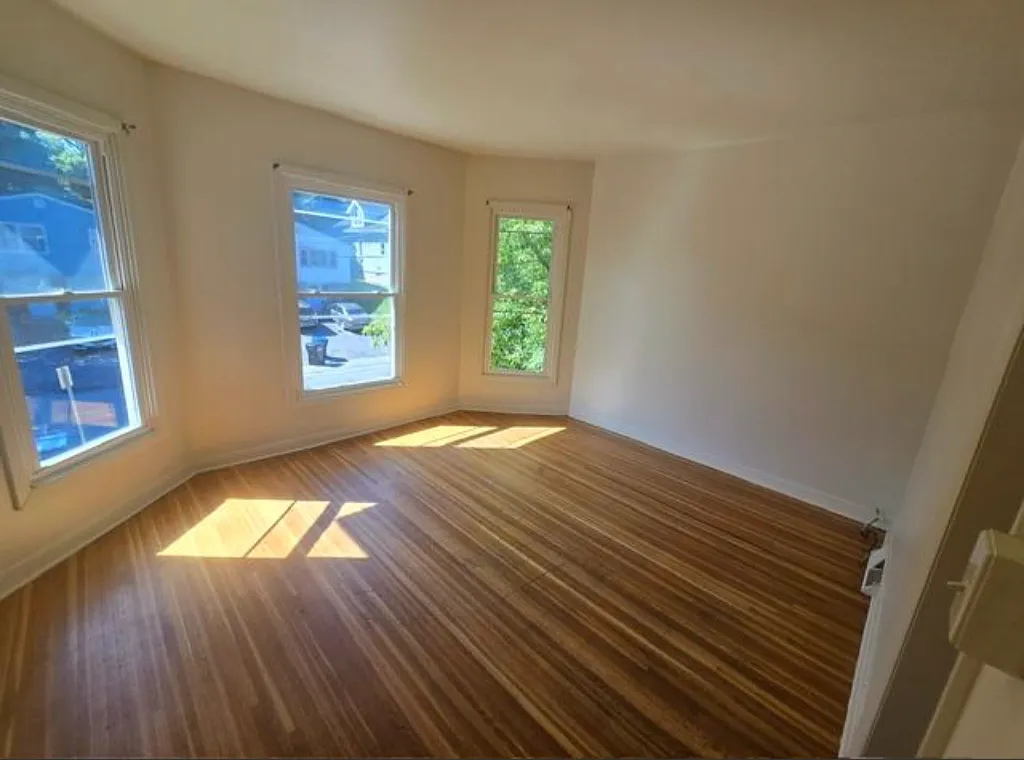 4 bed, 1.0 bath, 1612 sqft, $2,100 — Photo 4