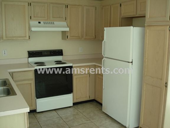 4th image of 3255 Fairfield Dr