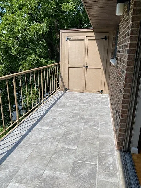 2 bed, 1.5 bath, 1290 sqft, $2,300 — Photo 2
