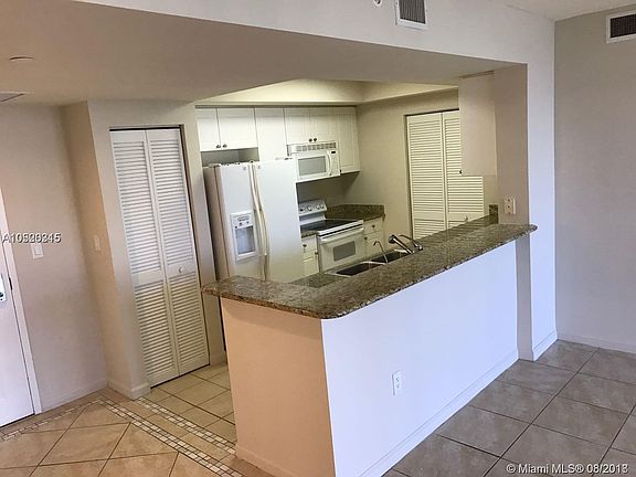 4th image of 19501 W Country Club Dr APT 610