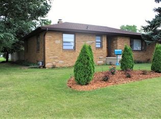 1308 Shooting Park Rd, Peru, IL 61354