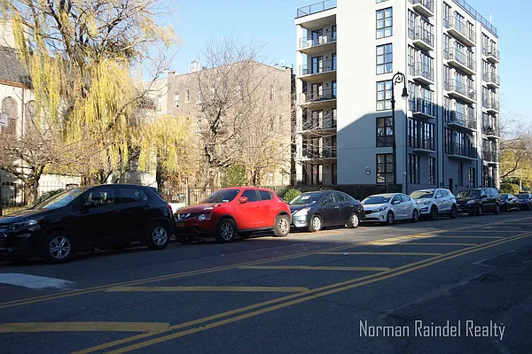 Rented by Norman Raindel, LREB | media 25