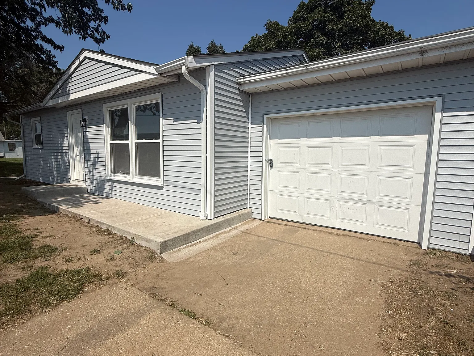 2 bed, 884 sqft, $1,100 — Photo 1