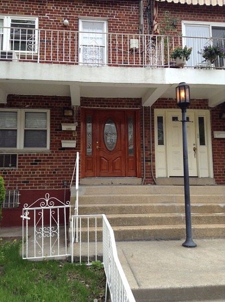 1st image of 1425 E 87th St