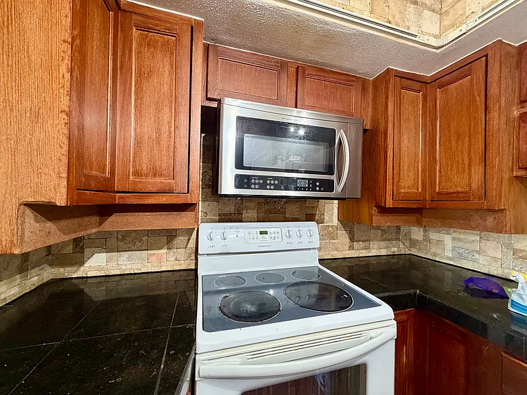 540 N May St #3106 — Photo 8