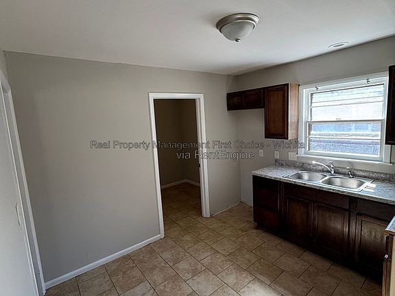5th image of 1646 S Mission Rd