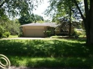 61745 Richfield St, South Lyon, MI 48178
