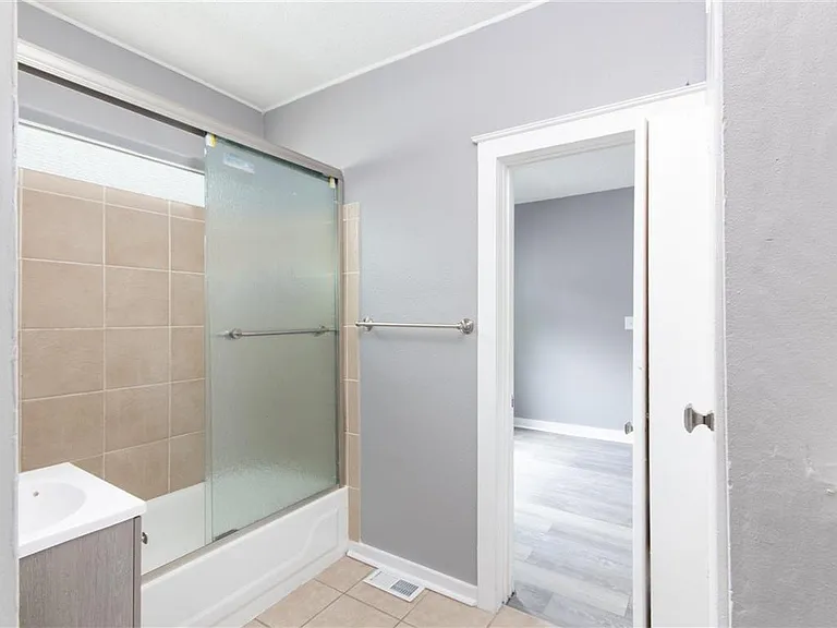 1903 N Jackson Ave — Photo 5