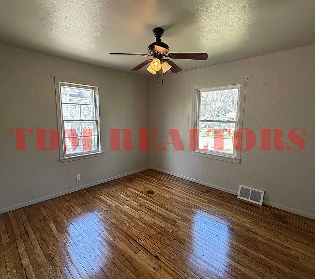 733 Vermilya Ave — Photo 4