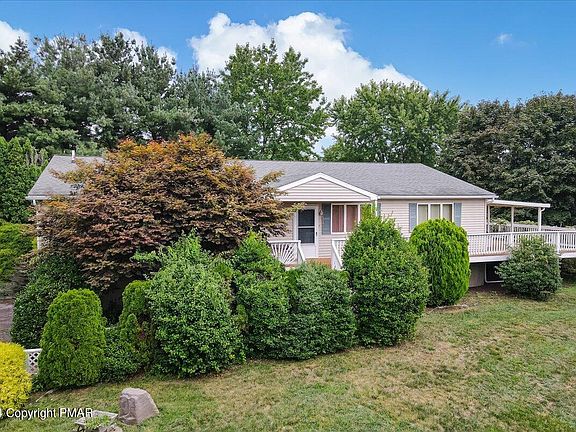 5th image of 100 Beltzville Dr