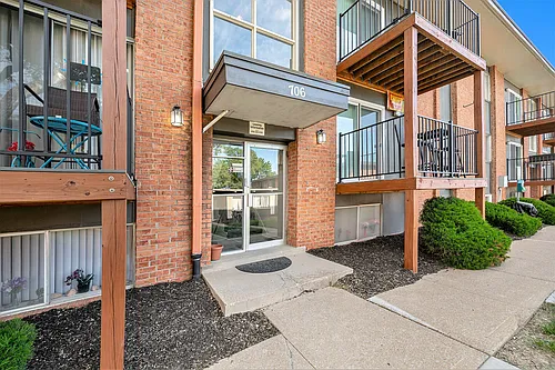 Blue Springs Apartments Photo 1