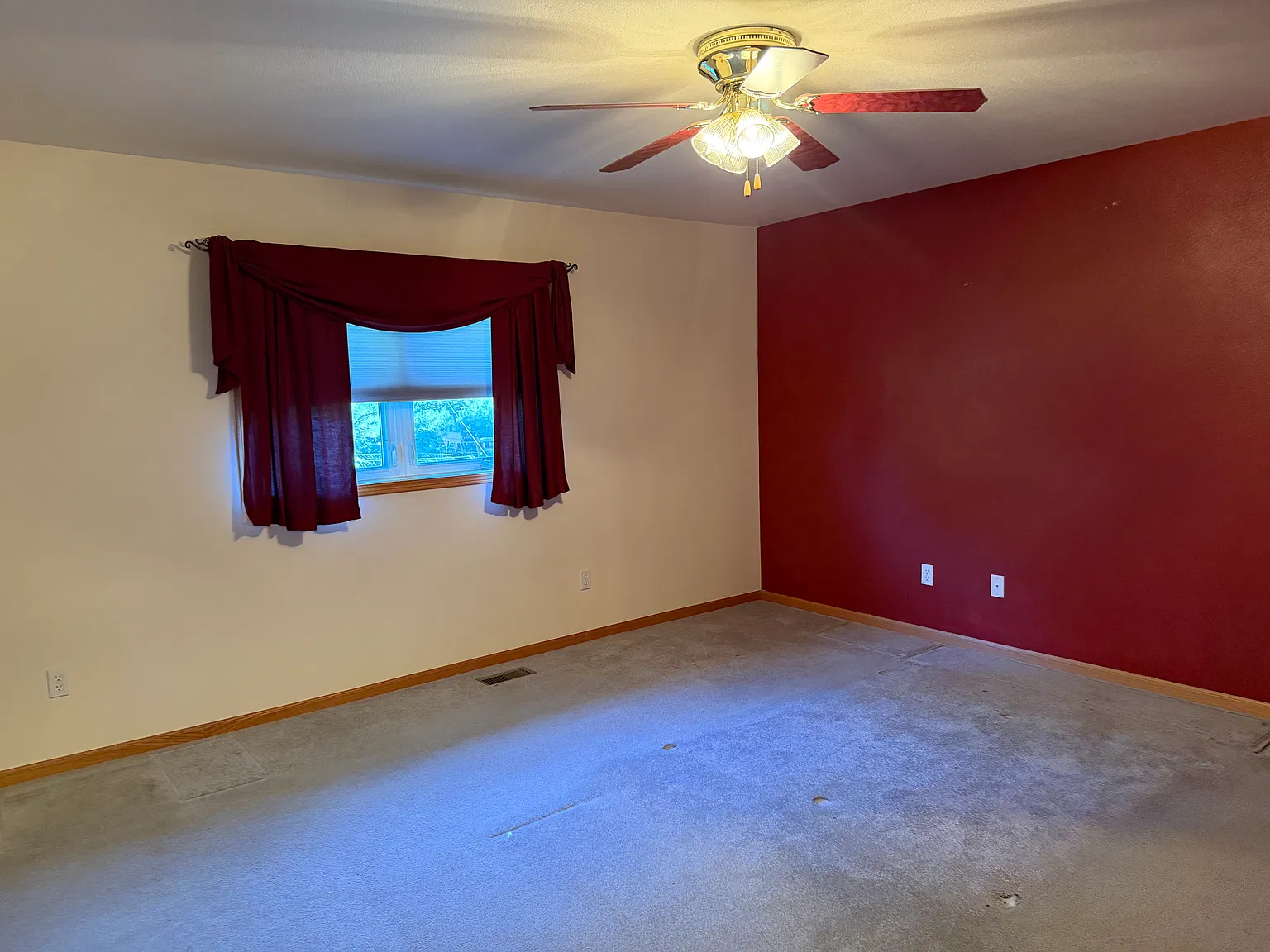 3 bed, 2.5 bath, 1900 sqft, $2,500 — Photo 3