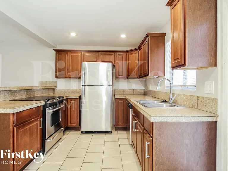 2907 E Michelle Dr — Photo 6