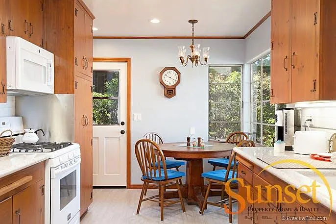 3271 Homer St — Photo 10