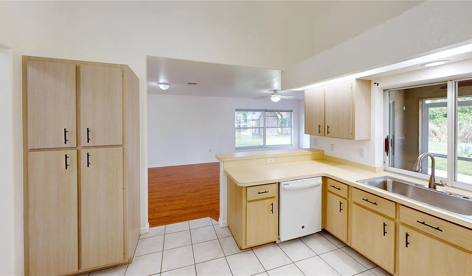 3 bed, 1718 sqft, $2,500 — Photo 4