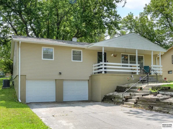 4427 Ridgeway Rd, Omaha, NE 68134