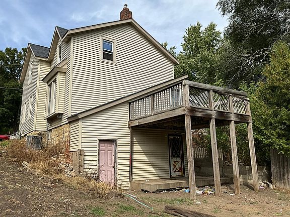 4th image of 243 E 4th St
