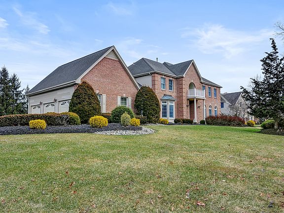 2nd image of 5 Dogwood Ct