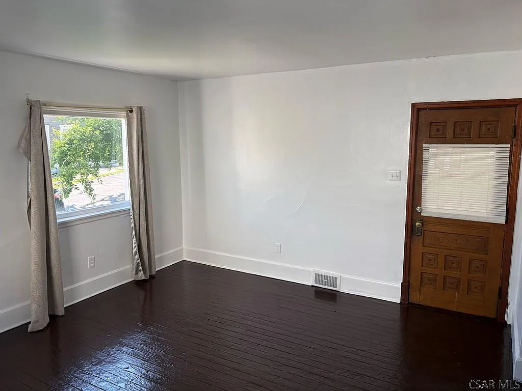 2 bed, 1.0 bath, 1148 sqft, $800 — Photo 3