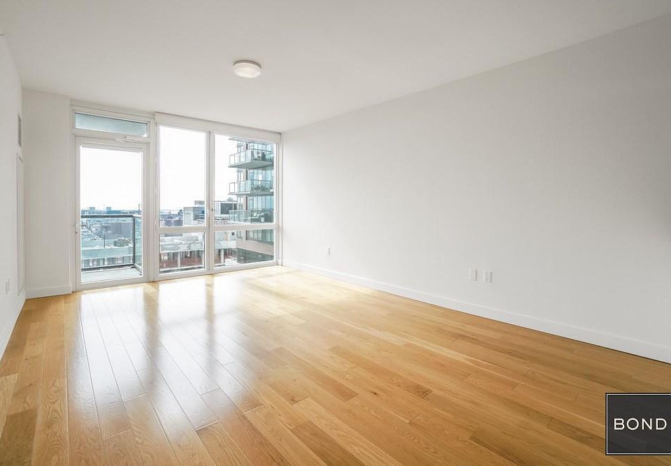 1st image of 33 Bond St APT 2514