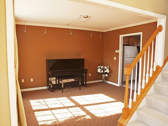5th image of 26 Bridgehampton Cir