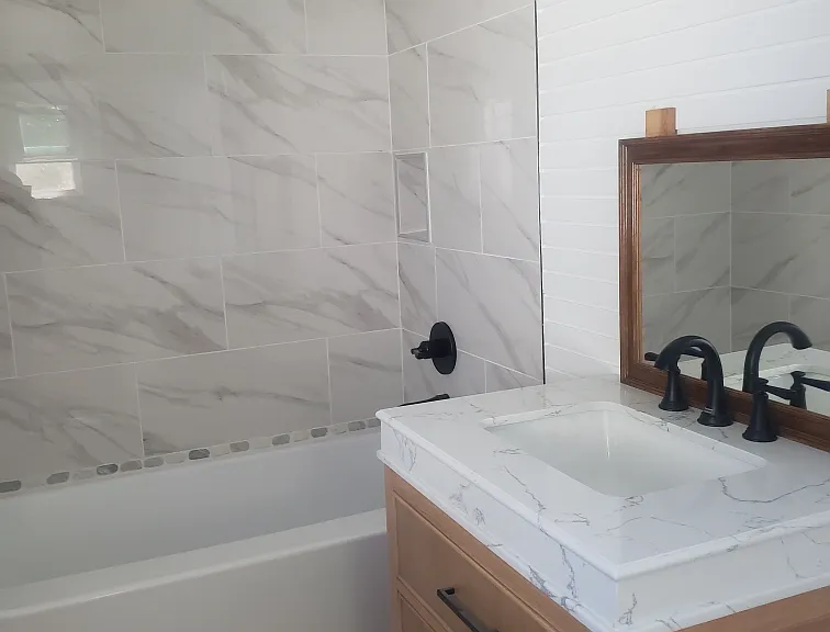 1324 W 35th St #1 — Photo 8
