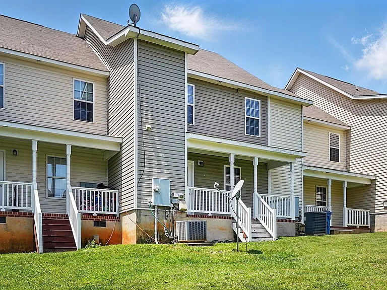 401 Whitehall Ct — Photo 23