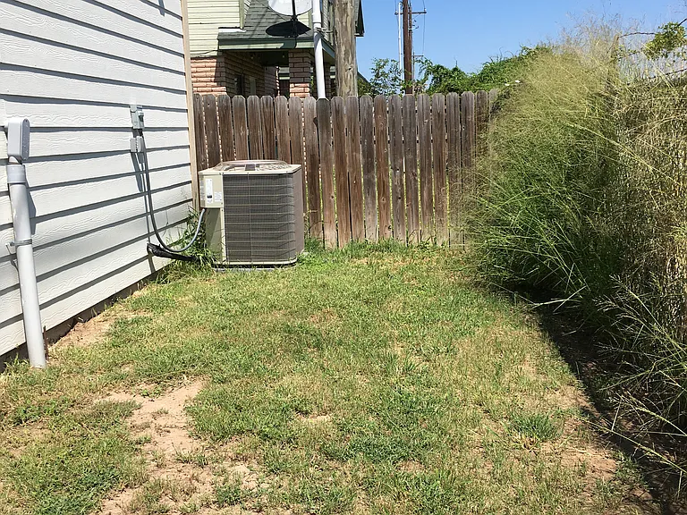 2809 Melanie Dr — Photo 16