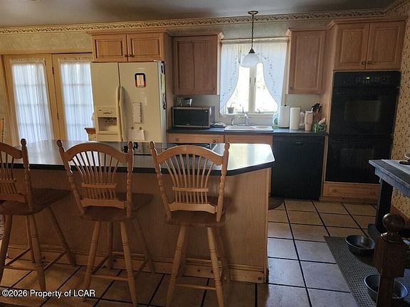 5th image of 40 Farmhouse Rd