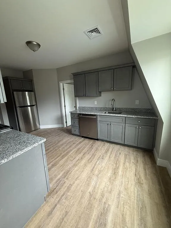 1023-1025 Rock St — Photo 3