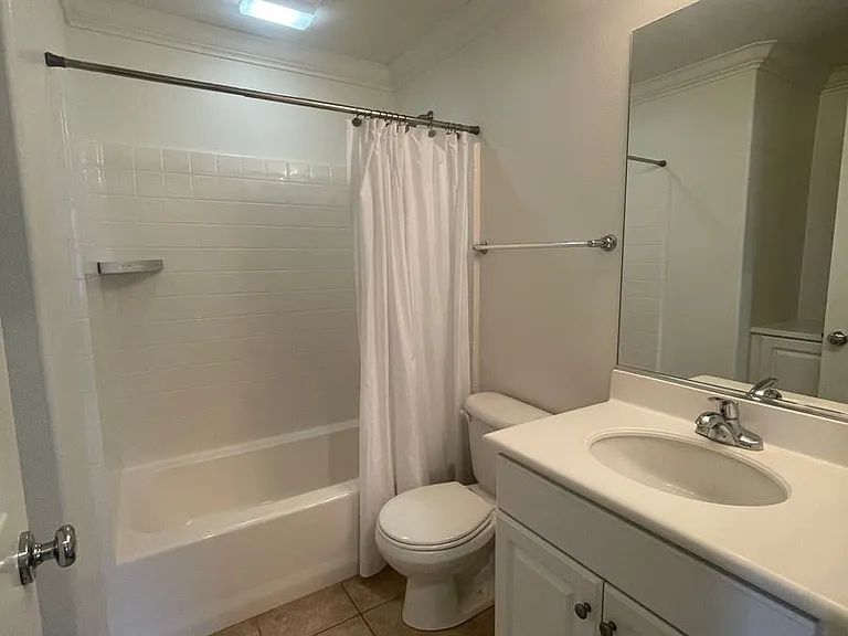 1518 Valencia Ave — Photo 15