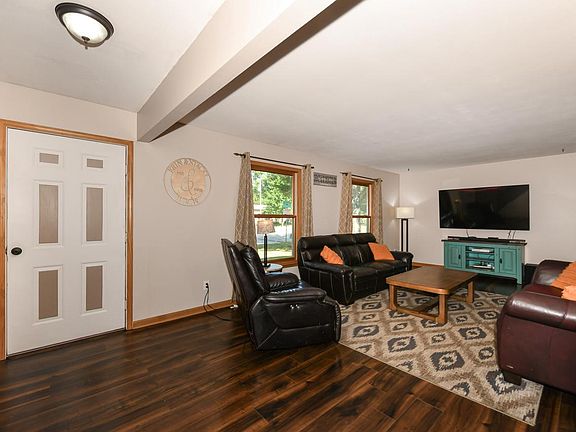 3rd image of 45 N Maria DRIVE