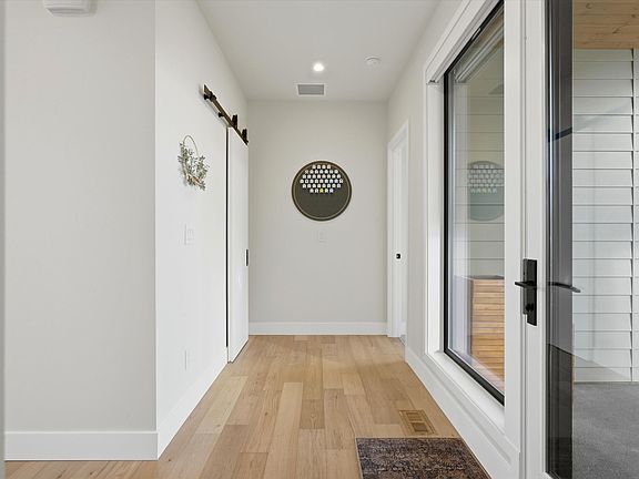 4th image of 19170 Gateway Loop