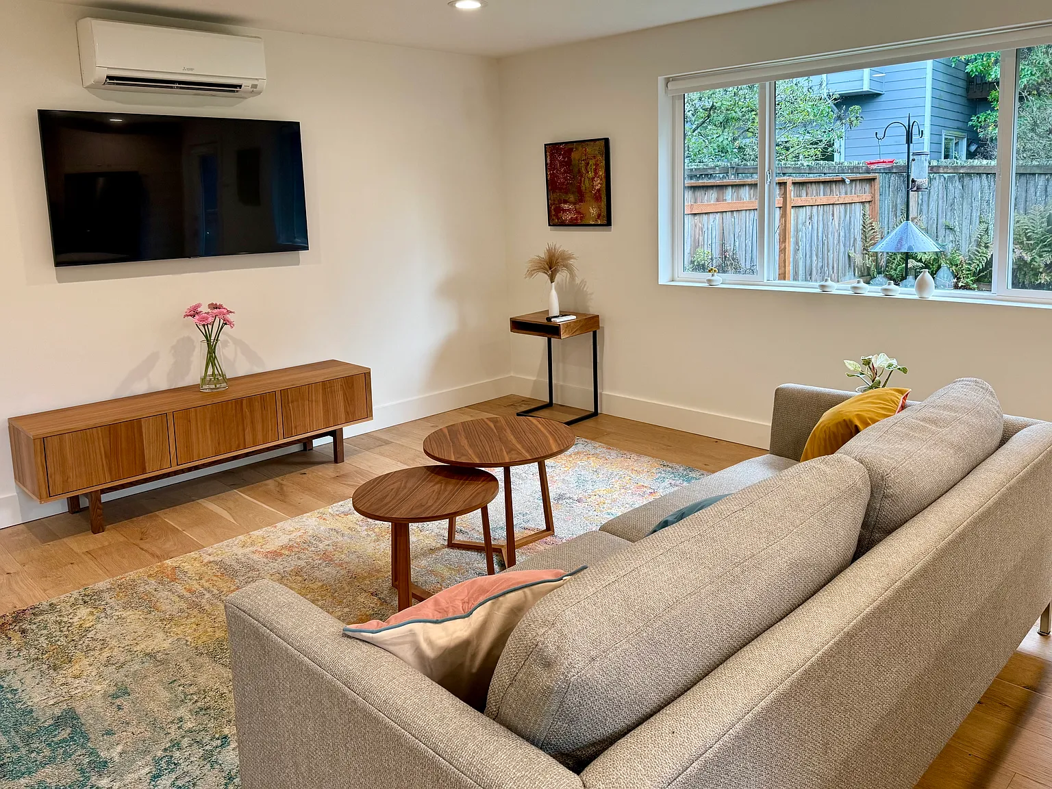 2 bed, 800 sqft, $3,150 — Photo 2