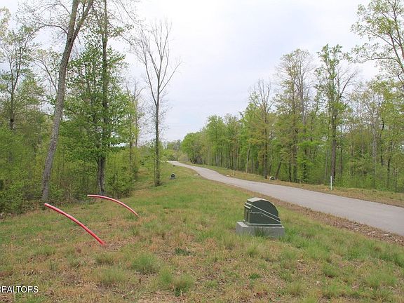 4th image of Hickory Way