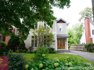 314 E Woodland Rd, Lake Bluff, IL 60044