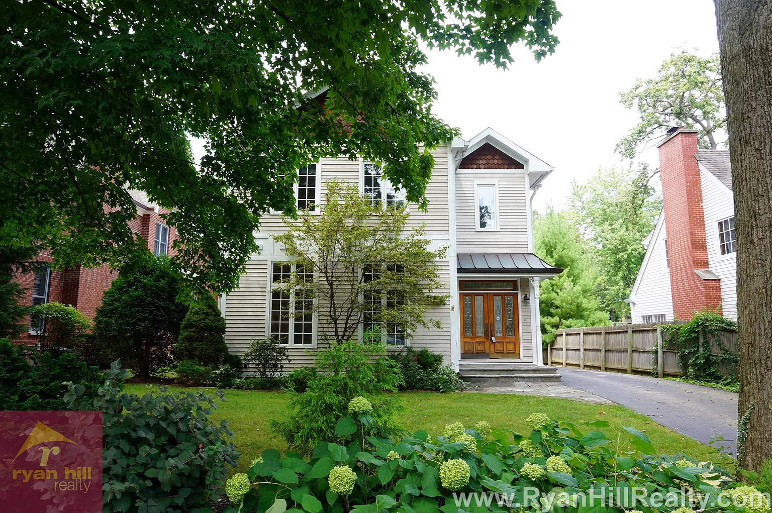 314 E Woodland Rd photo 1