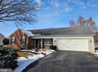 60 Chapel View Dr, Reinholds, PA