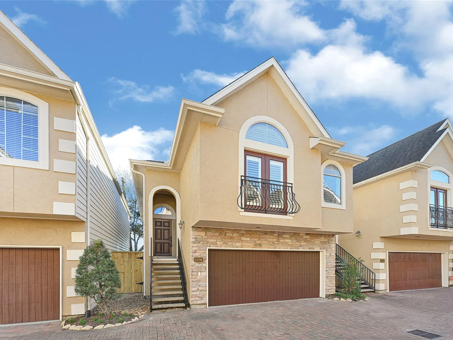 3 bed, 2.0 bath, 1700 sqft, $2,550 — Photo 2