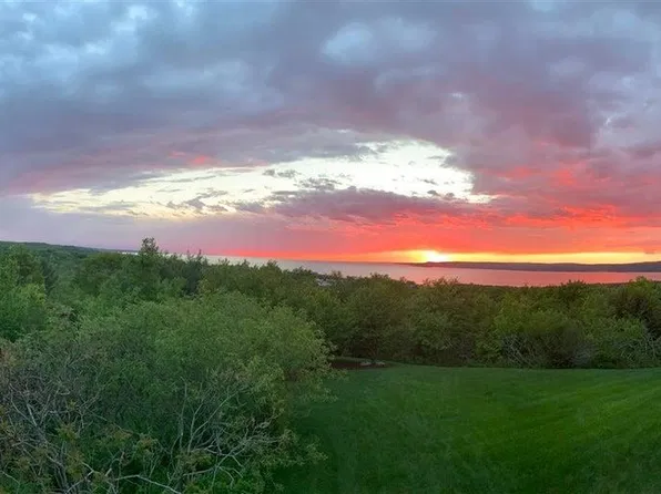 1110 Grand Rdg, Petoskey, MI 49770