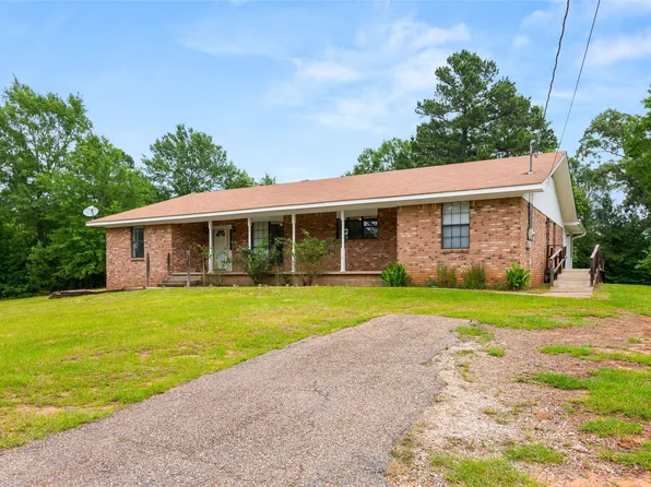 2630 E Lake Dr, Gladewater, TX 75647