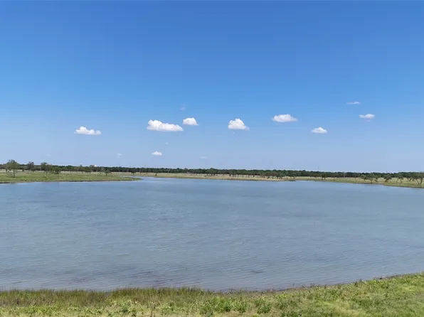 197 Waterfront Club Dr, Corsicana, TX 75109