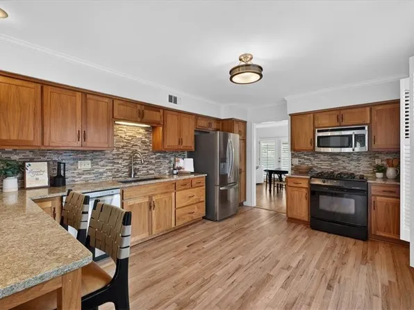 7407 W 101st Ter, Overland Park, KS 66212