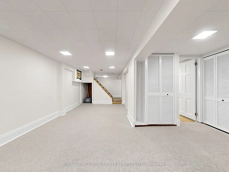 31 Rosemeade Ave — Photo 18