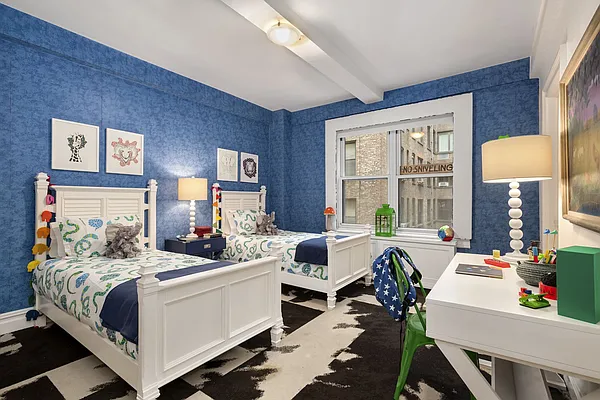 Sold by Warburg | media 9