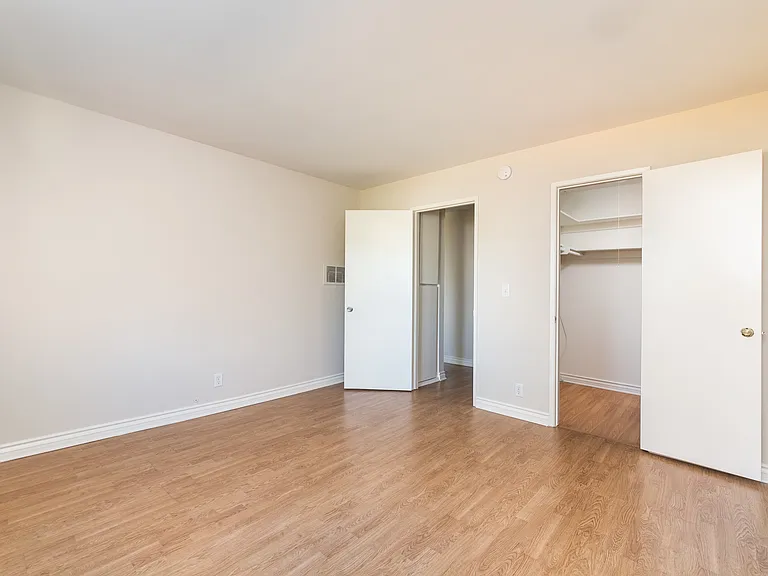 5161 Riverton Ave #104 — Photo 14